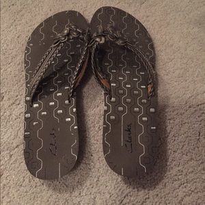 Clarks flip flops