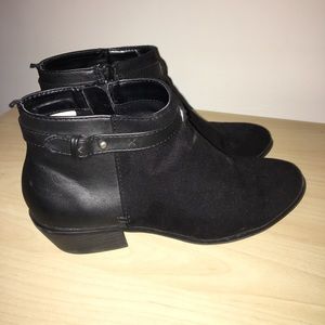Black Old Navy booties