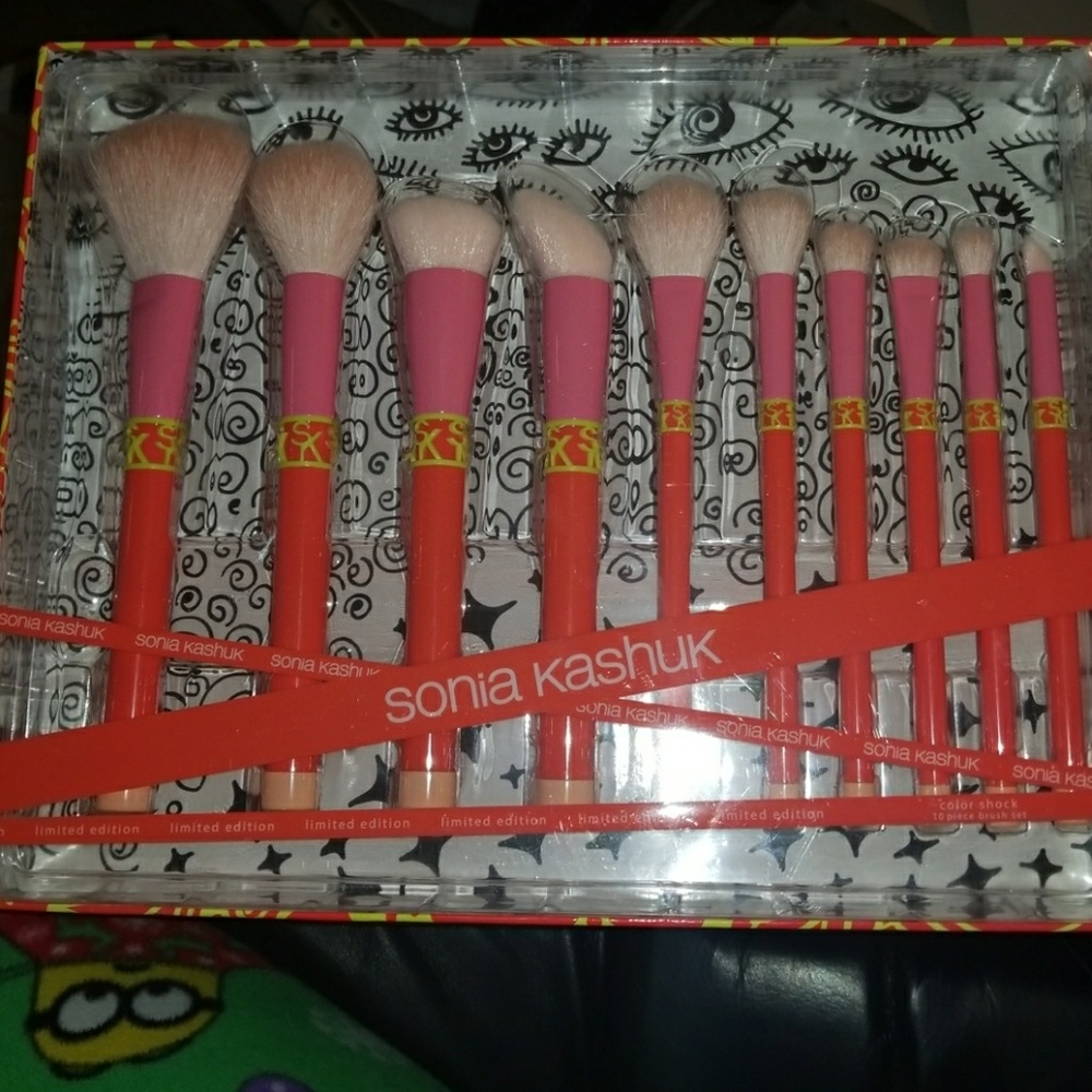 Makeup brushes