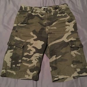 Camo shorts !