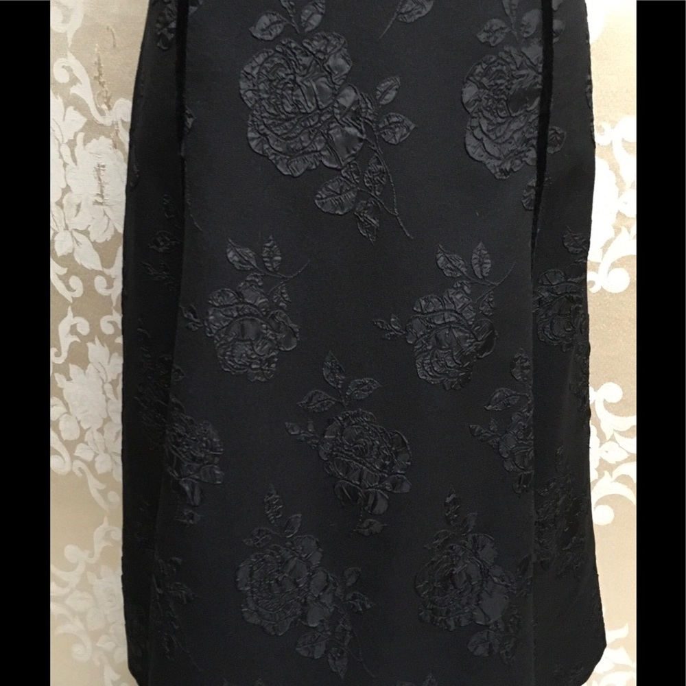 Beautiful Raised Roses skirt. So lovely.