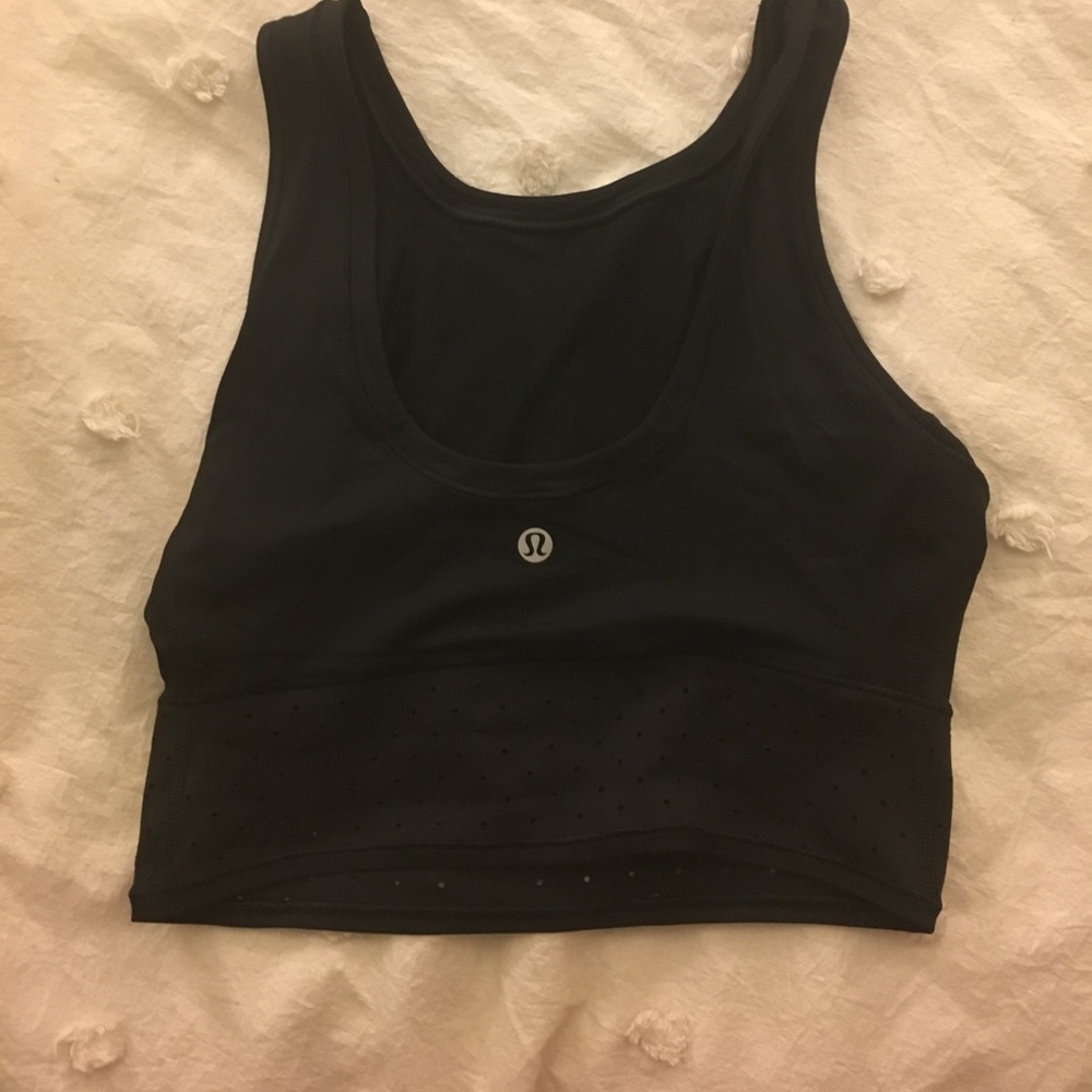 Black Lululemon crop top