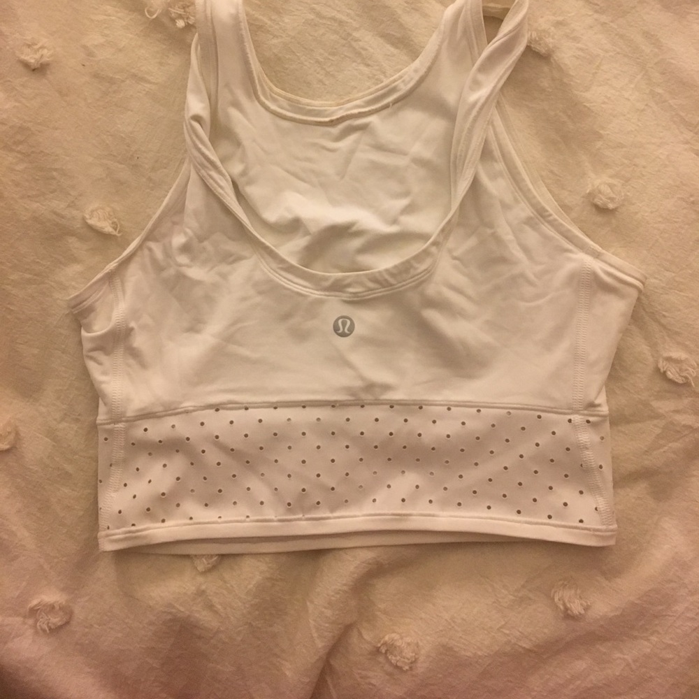 Adorable white Lulu crop top!