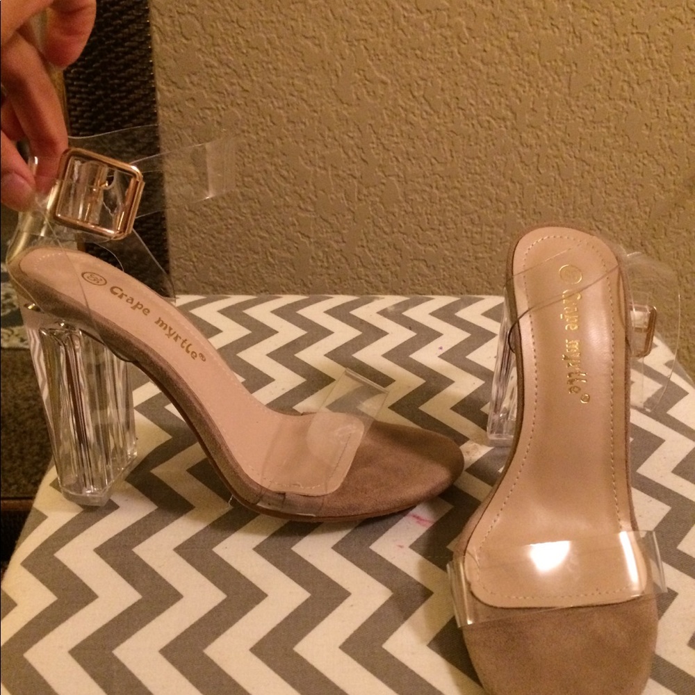 Size 5 clear heels. Super cute. Gold buckle.