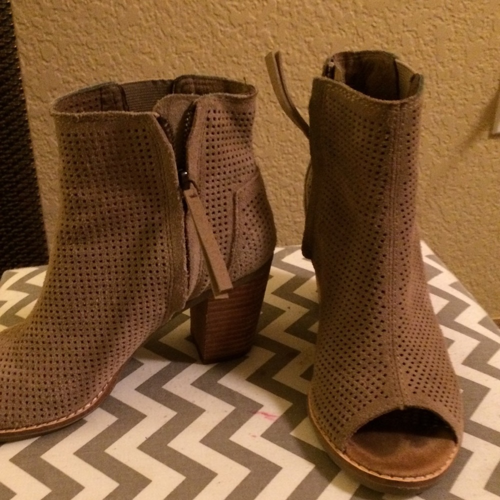 Toms booties. Size 5.0
