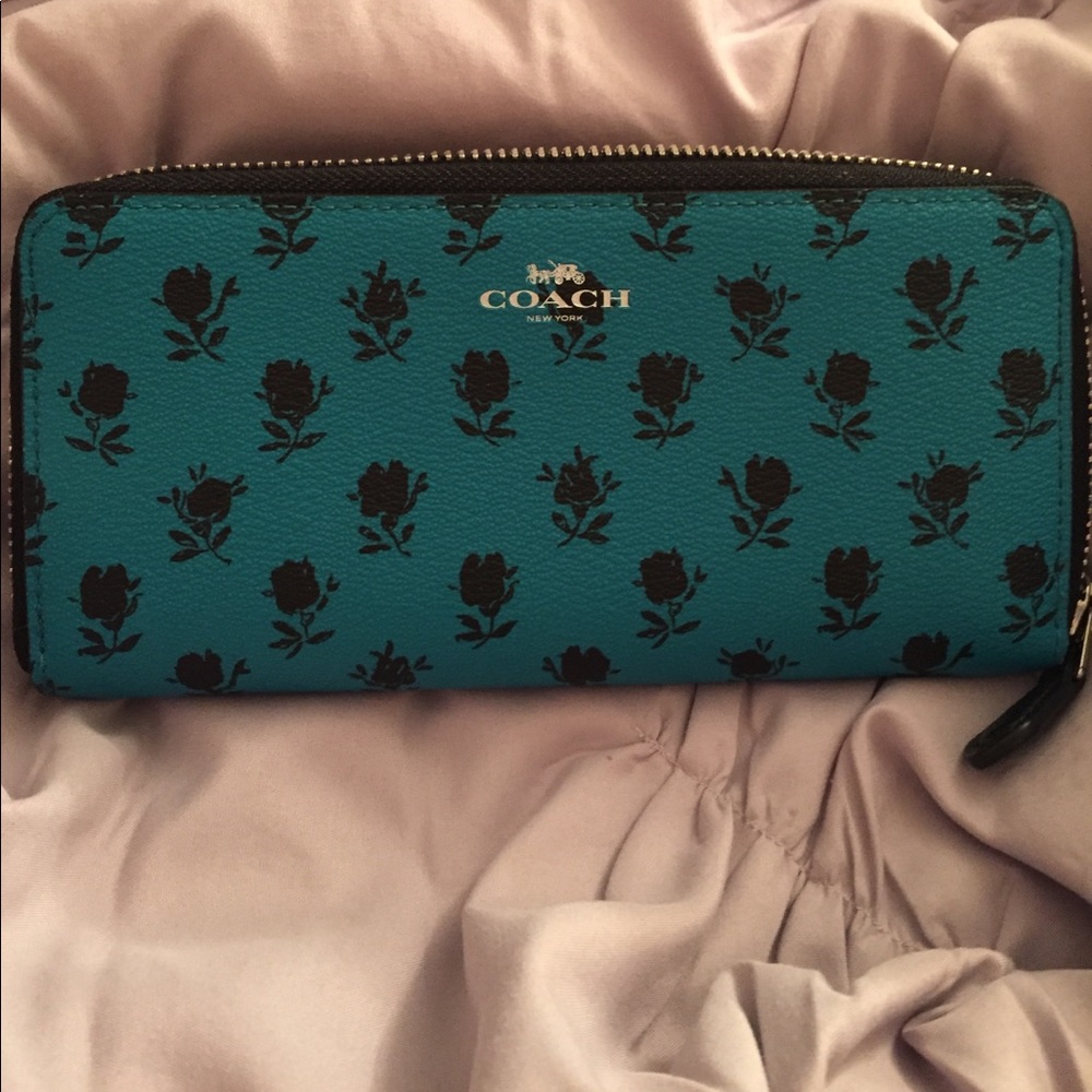 Coach Zip Accordion Wallet