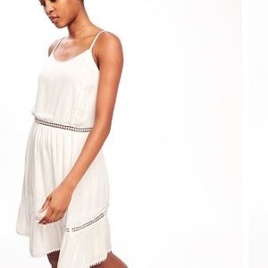 Pretty flowy white women/junior dress