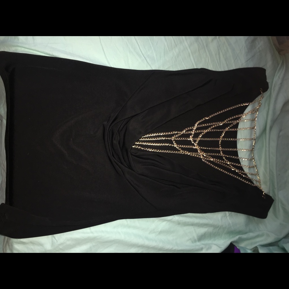 SHIPS NEXT DAY! Chain-back black fashion top