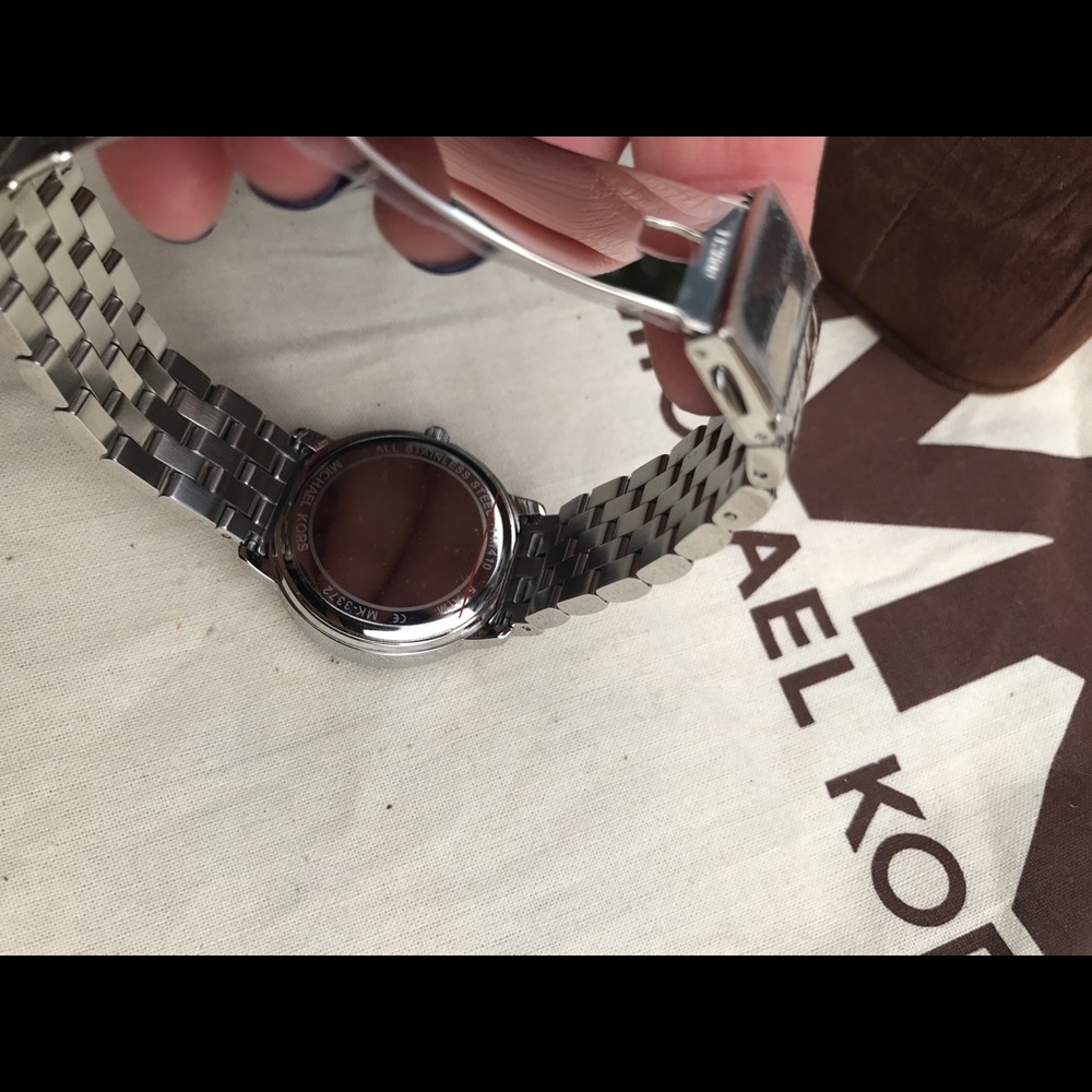 Argyle Stainless Steel Ladies Watch MK 3372 New