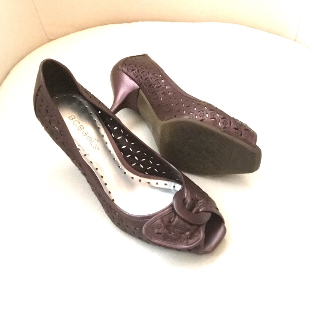 BCBG leather plum heels