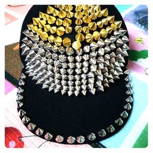 SILVER AND GOLD SPIKEY HAT