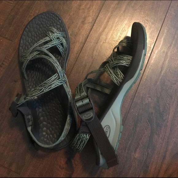 Size 8 Green Chacos - Picture 2 of 5