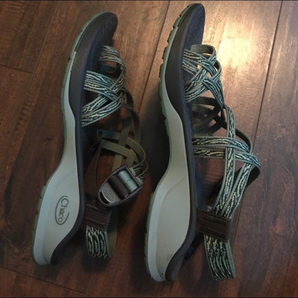 Size 8 Green Chacos - Picture 3 of 5