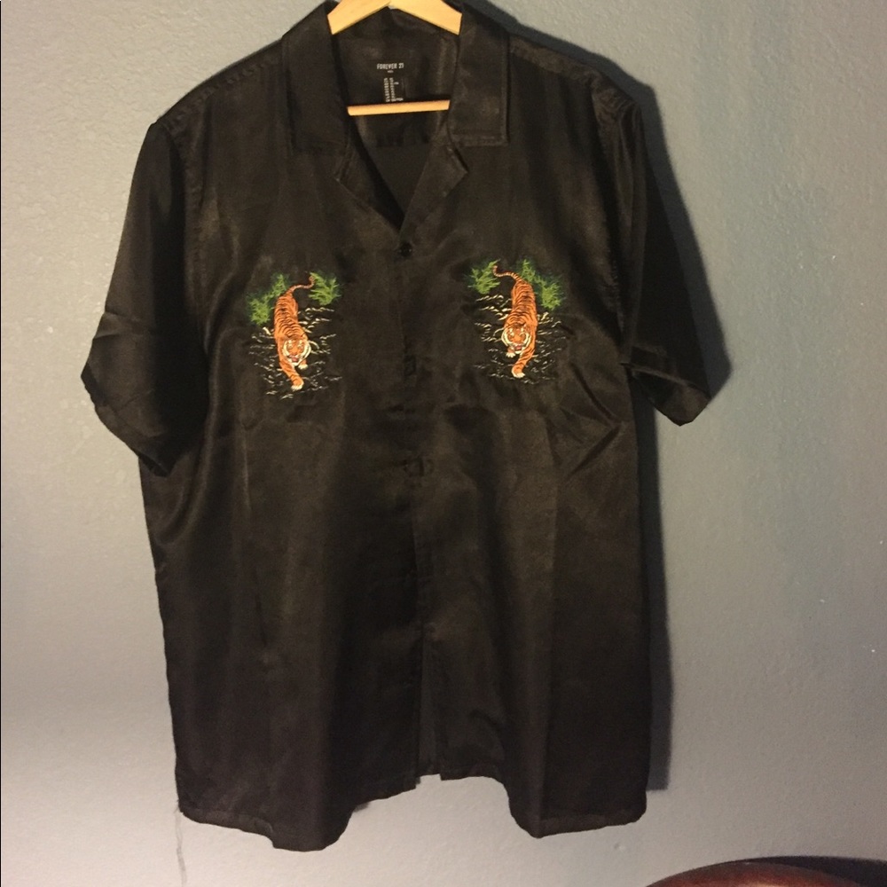 Tiger button up shirt - worn once