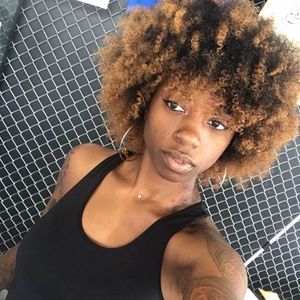 Meet your Posher, Monique