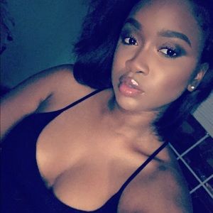 Meet your Posher, Yasmina