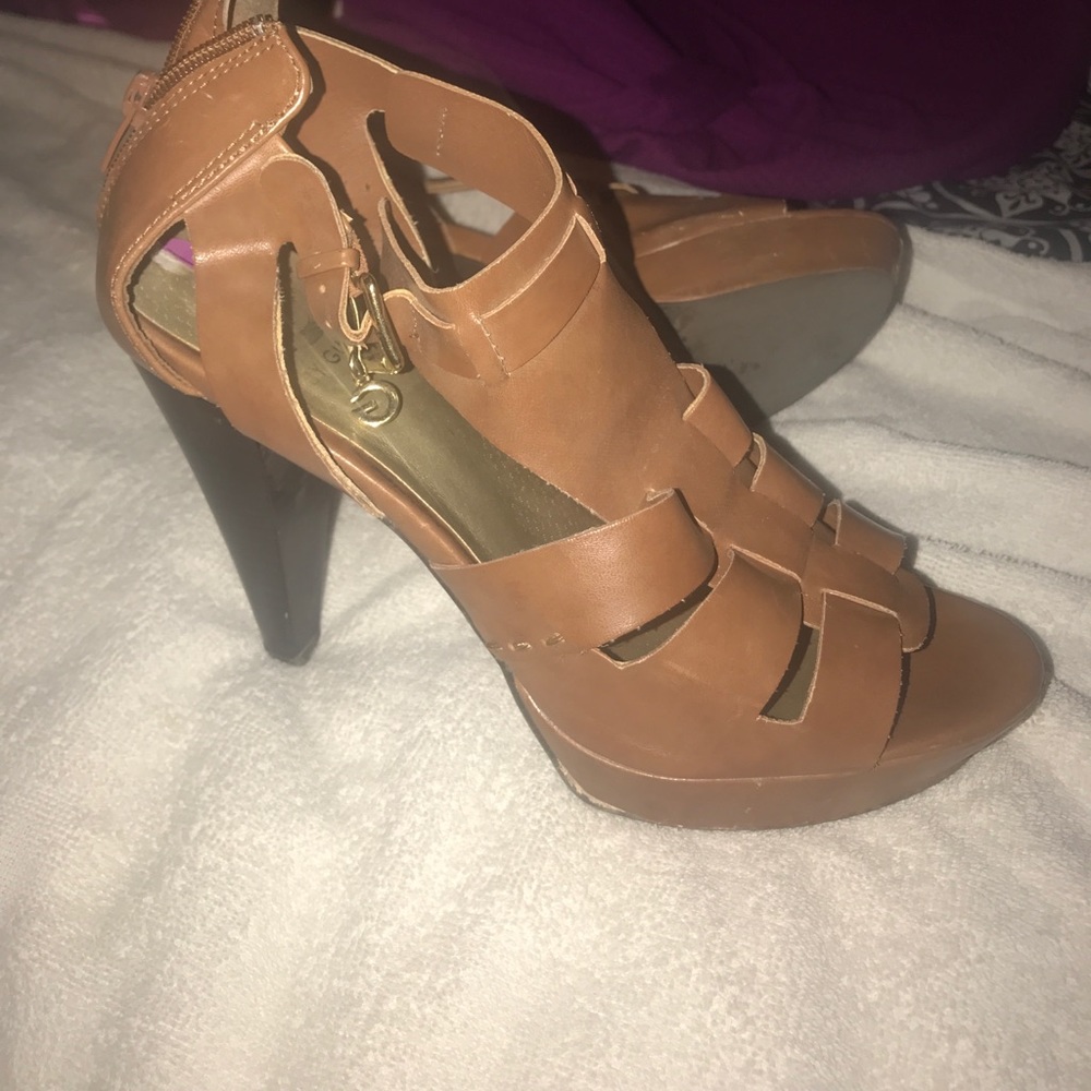 Heels - Picture 3 of 3