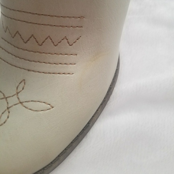 *SOLD* Cowboy boots. - Picture 2 of 4