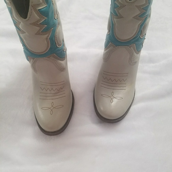 *SOLD* Cowboy boots. - Picture 3 of 4