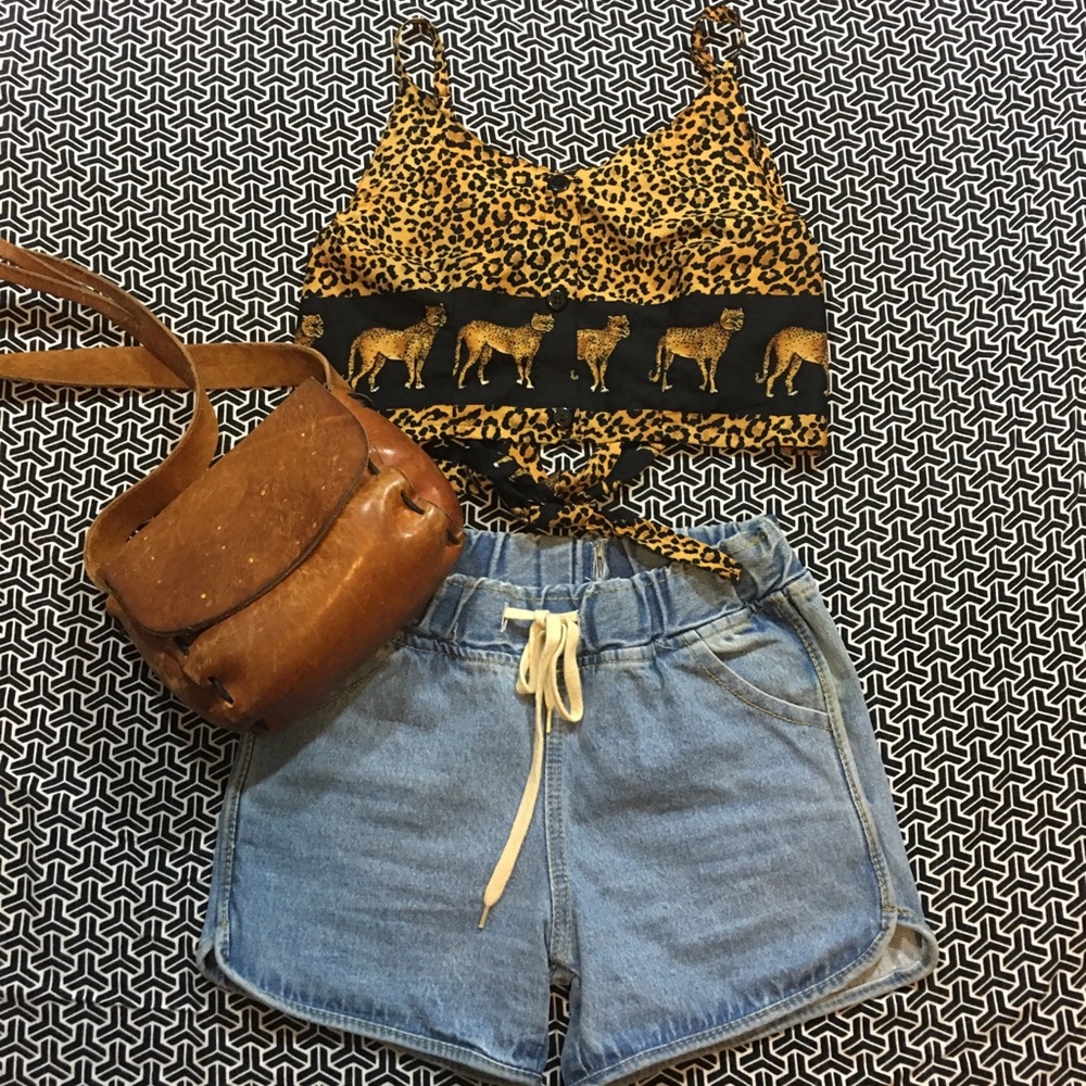 🔥$10 SALE🔥 VTG animal print crop top
