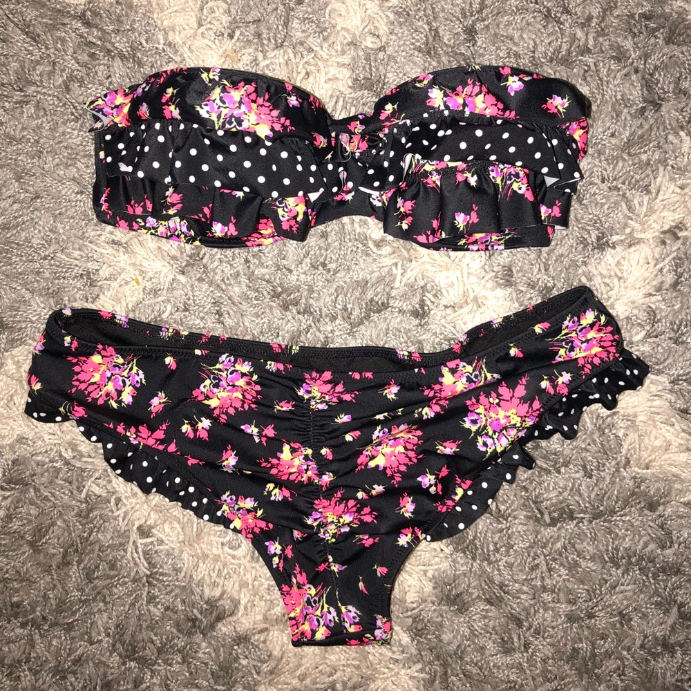 VICTORIA’S SECRET Floral/Polka Dot bikini set NWOT