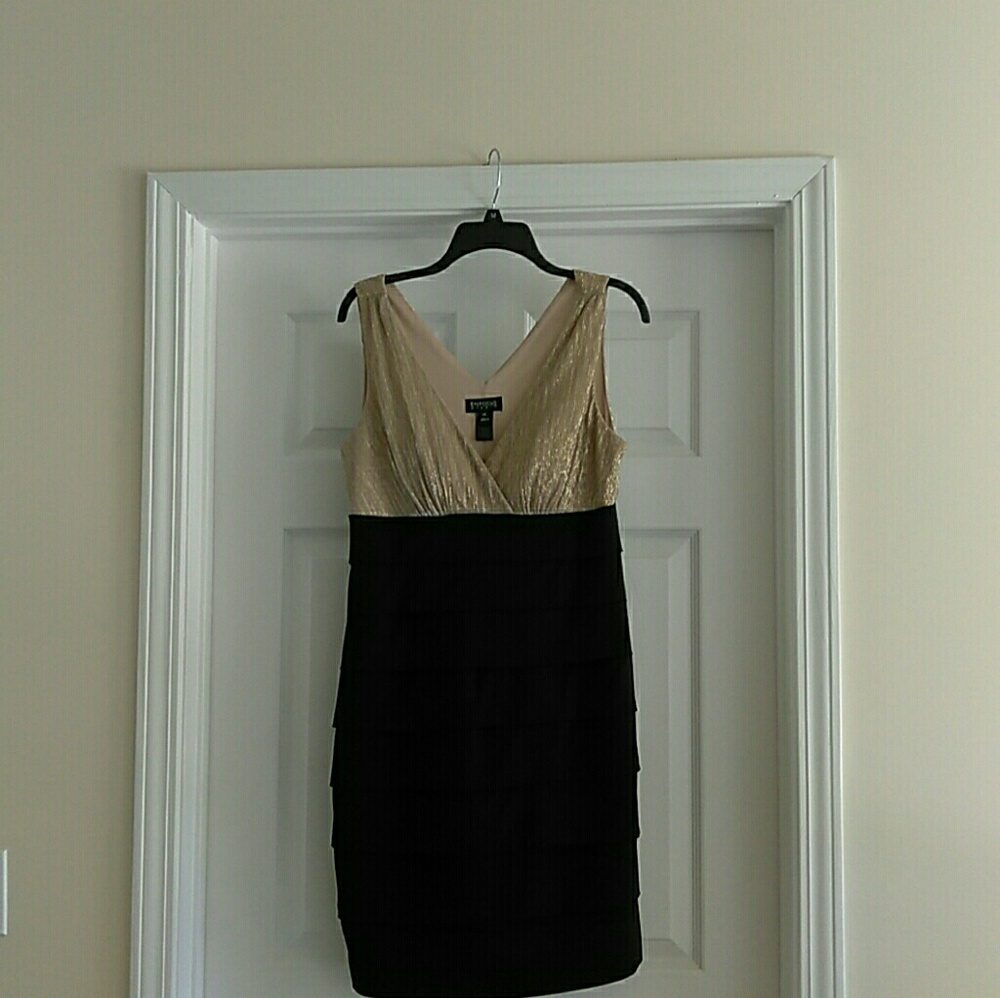 clothes - Picture 5 of 8