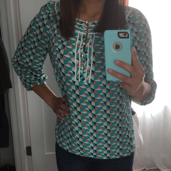Geometric pattern blouse - Picture 2 of 3
