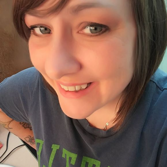 Meet your Posher, Amanda - Picture 1 of 1