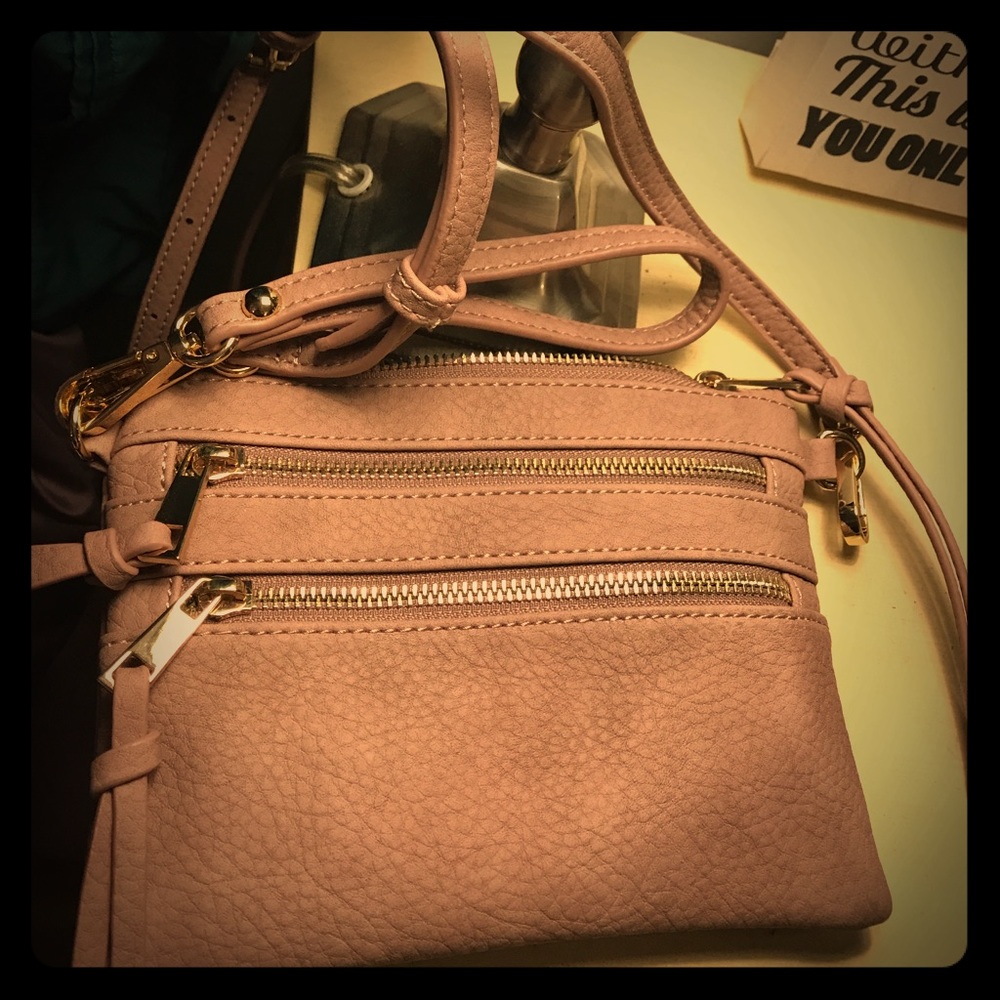 Mauve cross-body bag/wristlet. Never used!