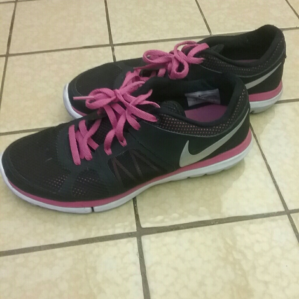 Nike tennis shoes