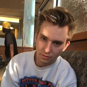 Meet your Posher, Dax