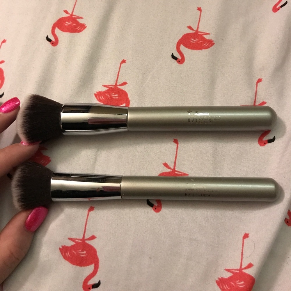 IT cosmetics foundation brushes
