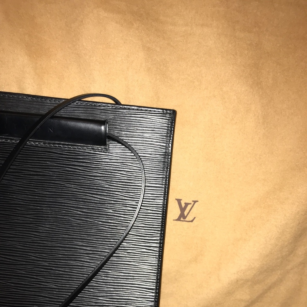 Louis Vuitton Handbag Black