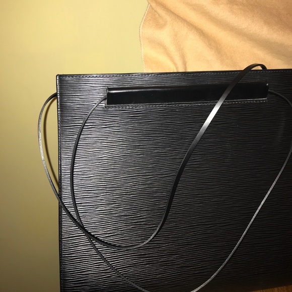 Louis Vuitton Handbag Black - Picture 3 of 7