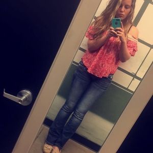 Meet your Posher, Cassandra