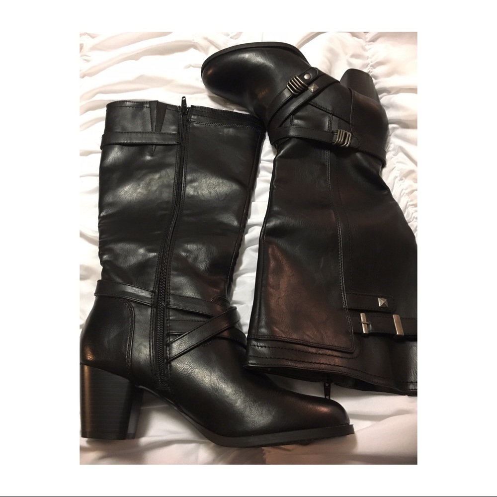 New comfy black boots