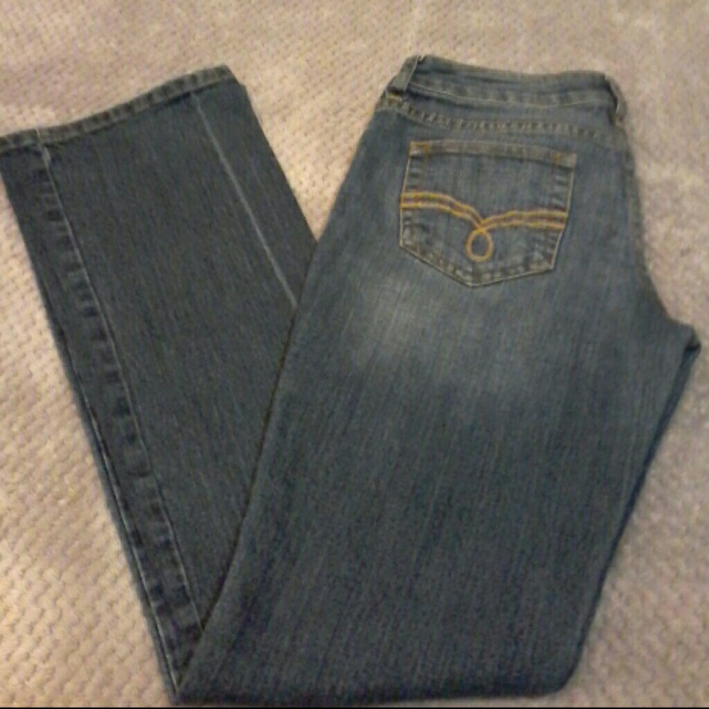 *FREE WITH $20 PURCHASE* EUC American Rag jeans