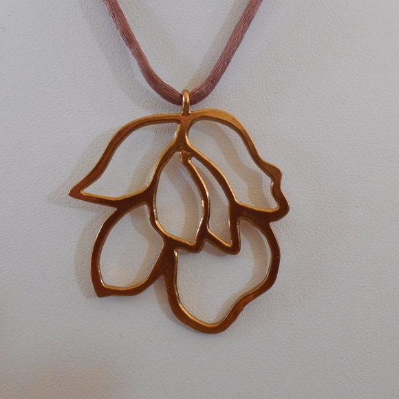 Flower Pendant & Pierced Earrings Set - Picture 2 of 3