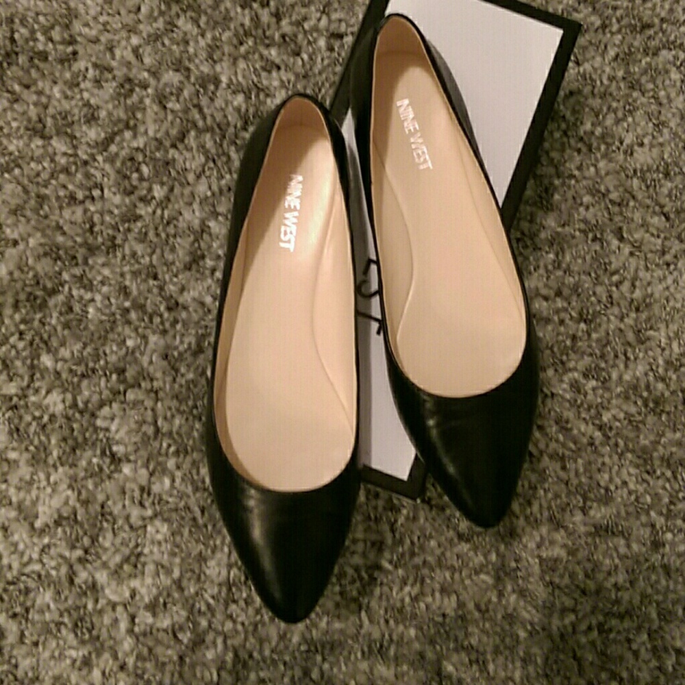 Nine West "speakup" black leather flats size 9
