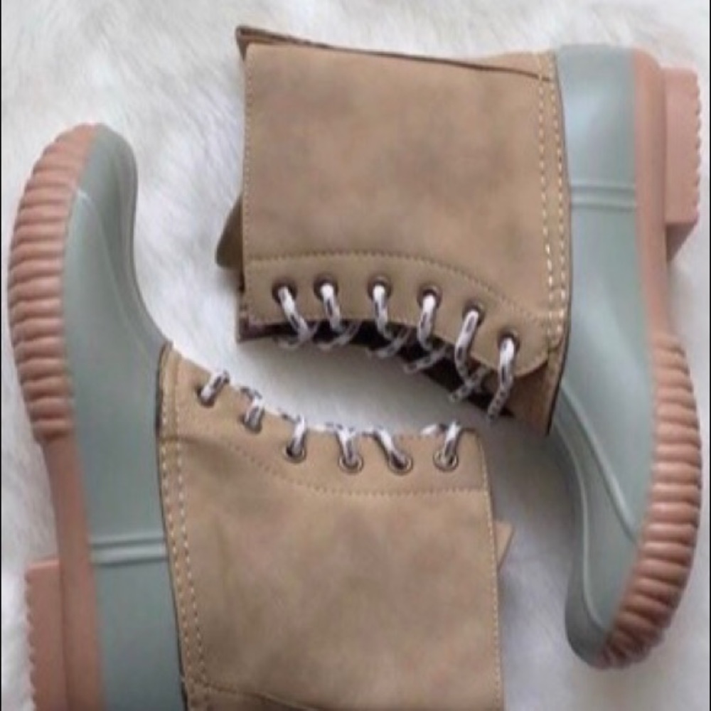 Duck boots in gorgeous sage color