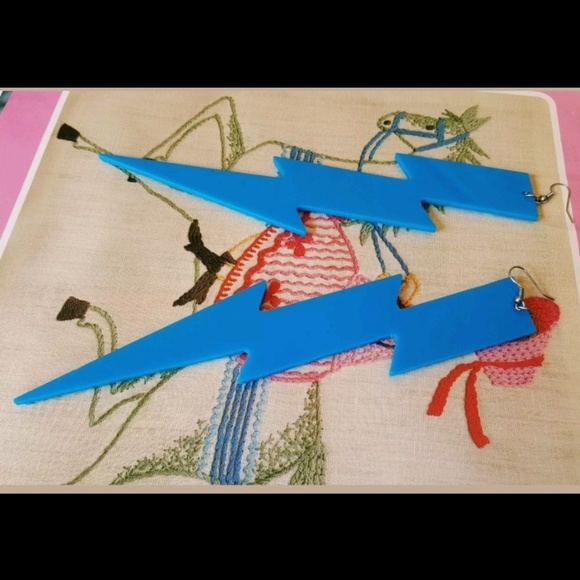 ❎SOLD❎Big Dangle Earrings thunder bolt - Picture 3 of 4