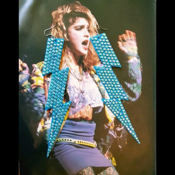 ❎SOLD❎Big Dangle Earrings thunder bolt - Picture 2 of 4