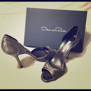 Gorgeous Oscar de La Renta Nappa Silk 7.5 Stiletto
