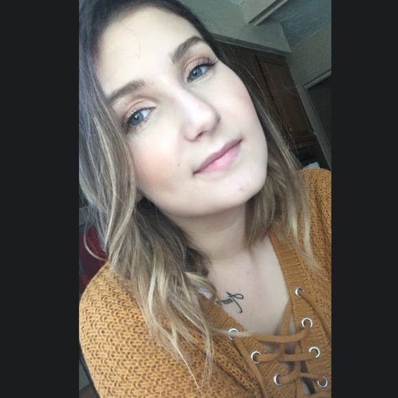 Meet your Posher, Cassandra - Picture 1 of 1