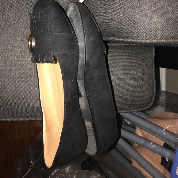 Gently used black pair of flats. Only worn once! - Picture 3 of 4