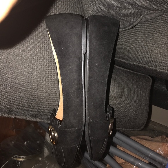 Gently used black pair of flats. Only worn once! - Picture 4 of 4