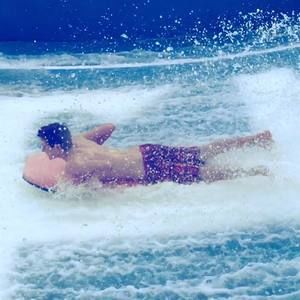 Meet your Posher, Max