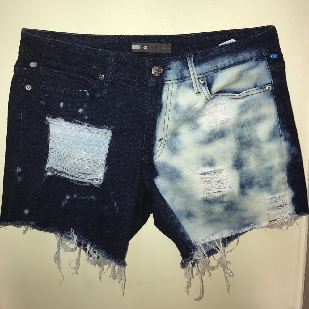 DISTRESSED LEVI SHORTS