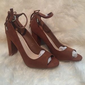 Rouge Helium Chestnut Brown Pumps