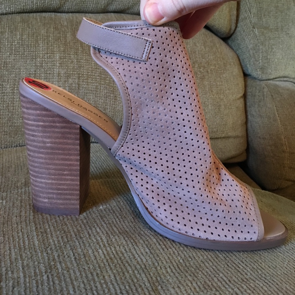 NWT Kelsi Dagger heeled sandal